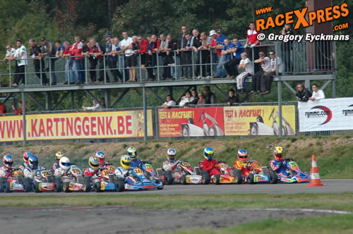 Reed Joossens nu werkelijk voor van Splunteren of niet? De stewards zeiden van niet en Joossens kon naar zijn kampioenschap fluiten
